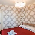 Leogrand Z Panoramoyu Lvova לבוב