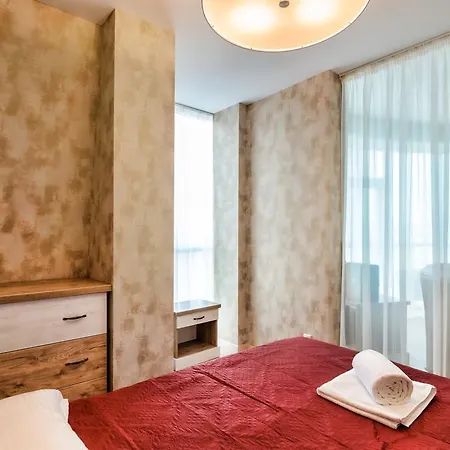 Leogrand Z Panoramoyu Lvova * Lviv