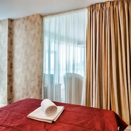 Leogrand Z Panoramoyu Lvova * Lviv