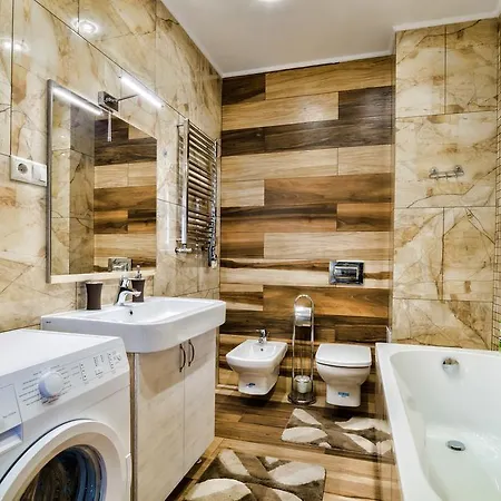 Leogrand Z Panoramoyu Lvova *