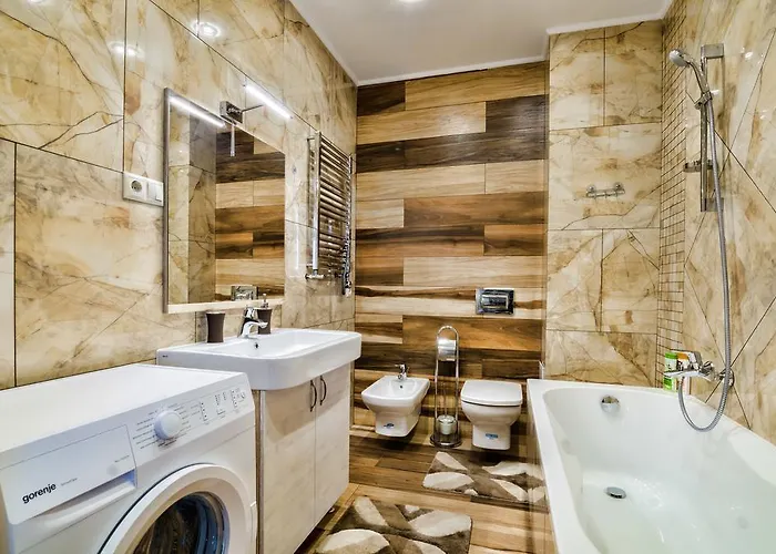 Leogrand Z Panoramoyu Lvova *